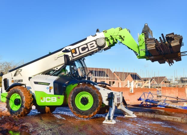 JCB and Synergy Rentals Lead with Early On-Site Hydrogen Trials